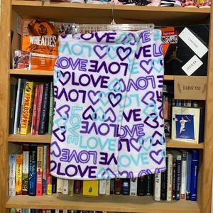 SO-women’s purple/turquoise ‘LOVE’ print velcro sleepwear wrap